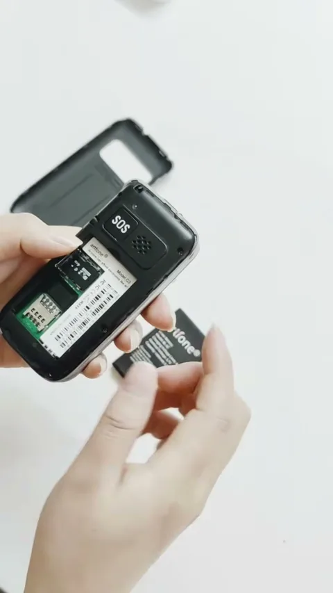 Установка SIM-карты в мобильный телефон